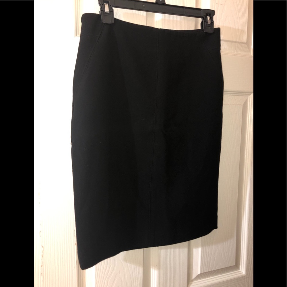 Ann Taylor Loft size 6 ladies 22” inch lined Polyester blend business skirt.